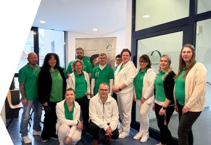 Teamfoto der Mitarbeiter*innen der Pflegeschule Bayreuth